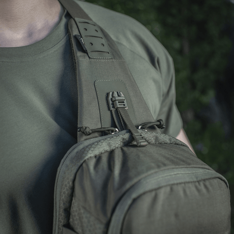 M-Tac Cross Bag Elite Hex sling-laukku olalla, täydellinen päivittäiseen käyttöön ja taktisiin varusteisiin, sotavihreä väri, Cordura-kangas.