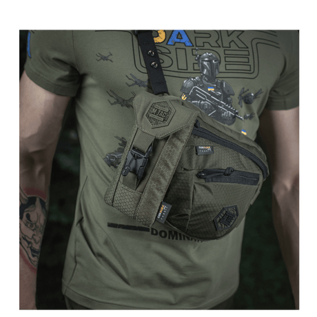 M-Tac Smartphone Lomme Elite Large Hex tyylikkäässä CORDURA HEX -materiaalissa WJ-magneettisoljella, sopii älypuhelimille jopa 6,5 tuumaa.