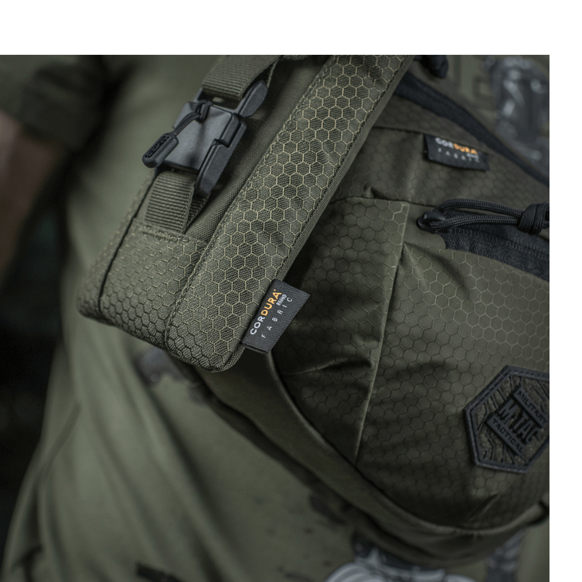 Rygsæk i CORDURA HEX materiale med WJ magnetisk spænde, designet til M-Tac Smartphone Lomme Elite Large Hex, stilfuldt tilbehør.