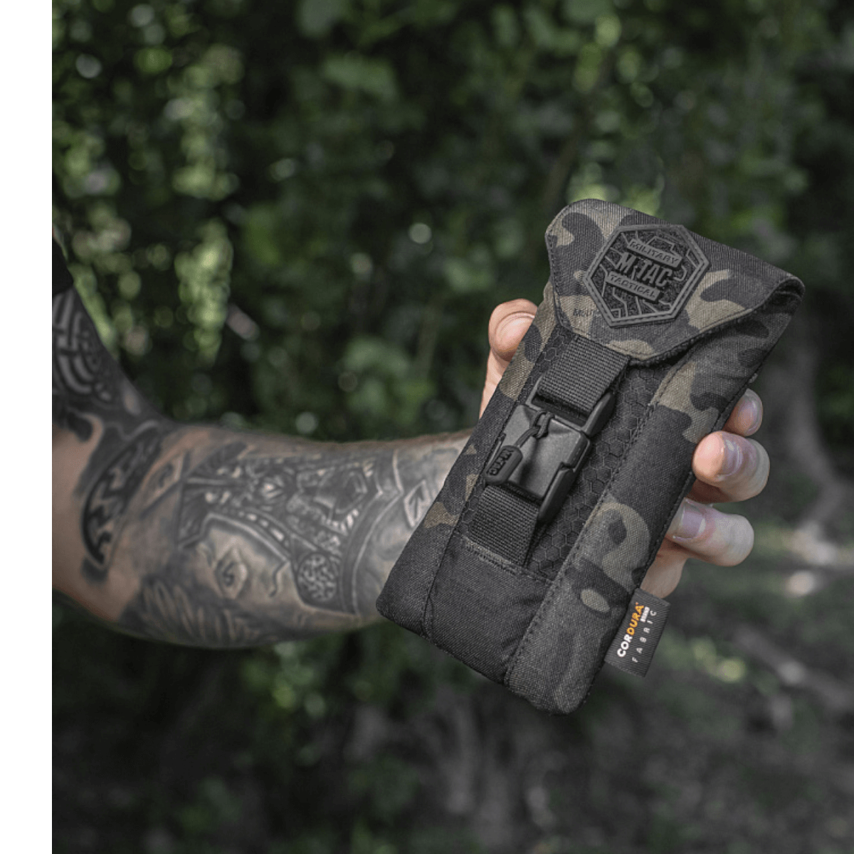 M-Tac Smartphone Lomme Elite Large Hex med camouflage-design og WJ magnetisk spænde, lavet af holdbart CORDURA HEX-materiale.