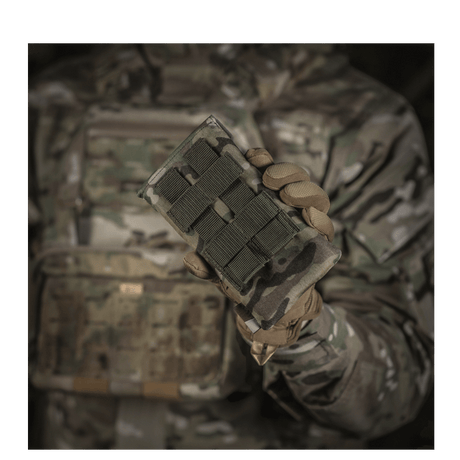 M-Tac Smartphone Lomme Elite Large Hex kestävästä CORDURA HEX -materiaalista, tyylikäs ja turvallinen puhelinsäilytys.