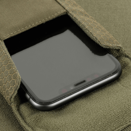 M‑Tac Smartphone Pouch Elite Large Hex kulutusta kestävästä Hex-Cordura-materiaalista, suojaa älypuhelimia jopa 6,5 tuumaa.