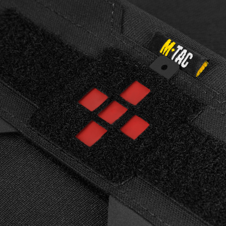 M-Tac Horizontal Medical Pouch Elite vahvalla tarrakiinnityksellä ja kestävästä Cordura-materiaalista ensiaputarvikkeille kentällä.