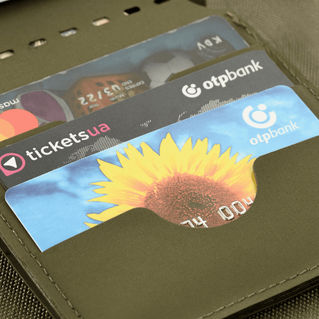 M-Tac Slim Elite korteille tarkoitetuilla paikoilla, kompakti ja tyylikäs lompakko, erittäin kulumiskestävä moderni polymeerikomposiitti, tanskalainen muotoilu.