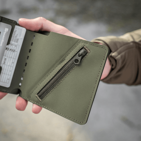 M-Tac Slim Elite Gen. II kortti- ja kolikkotaskulla, kompakti ja kulutusta kestävä polymeerimuovi, moderni muotoilu käteiselle ja korteille.