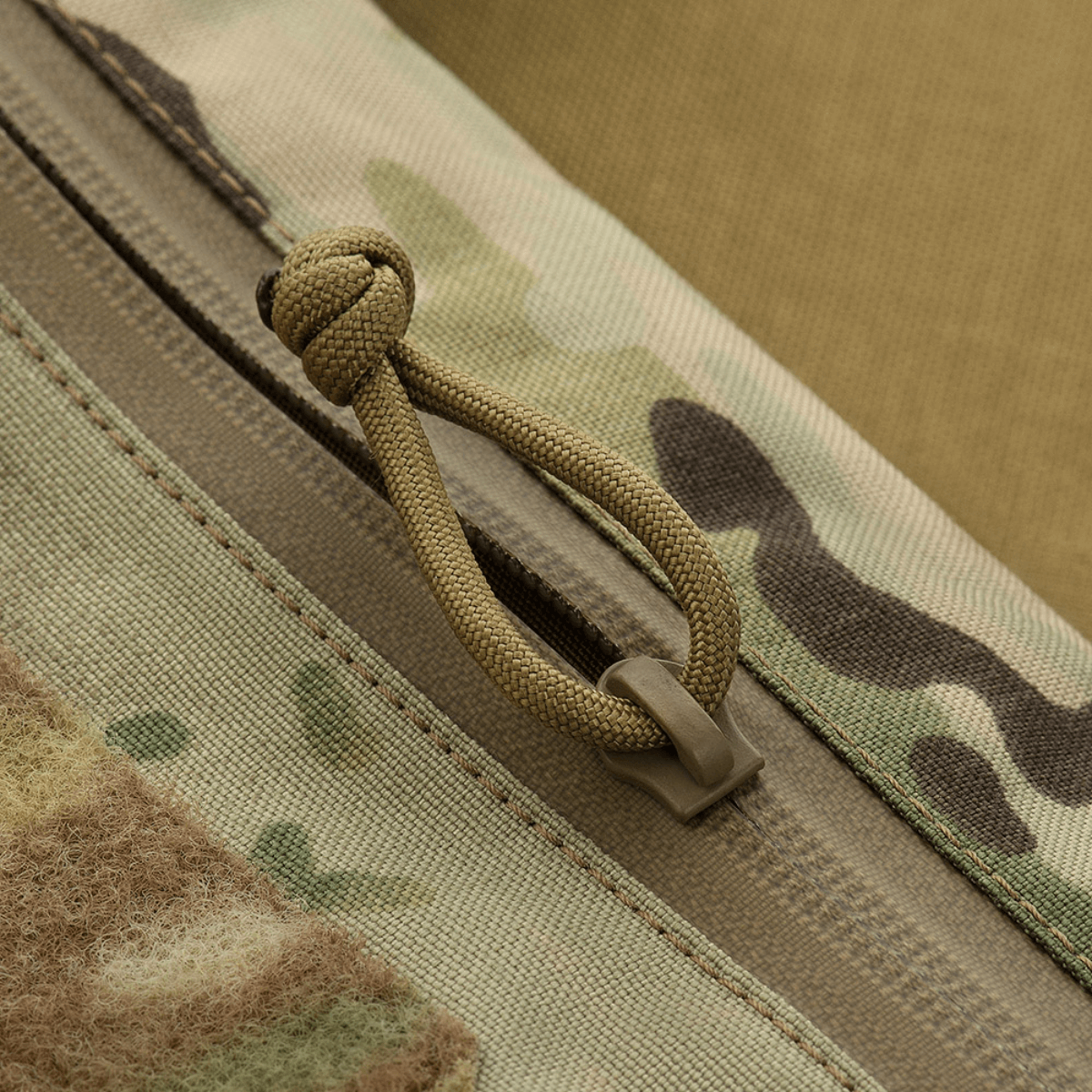 Detalje af M-Tac Taktisk Håndvarmer Elite med slidstærkt Cordura og mesh-bagside for ekstra komfort og ventilation.