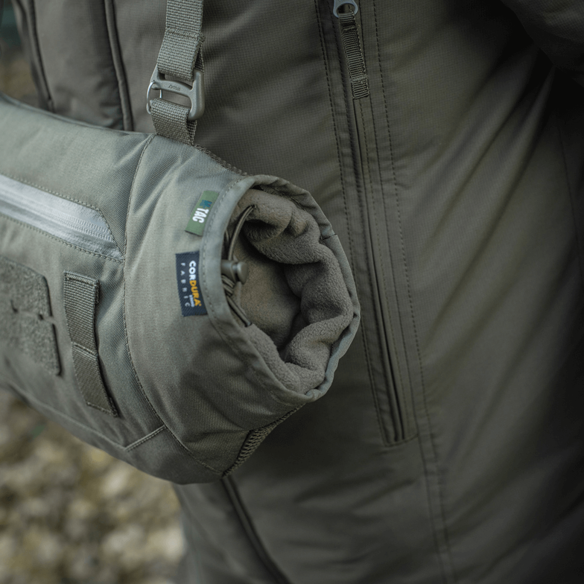 M-Tac Taktisk Håndvarmer Elite i slidstærkt Cordura med fleece og G-Loft isolering, perfekt til koldt vejr.