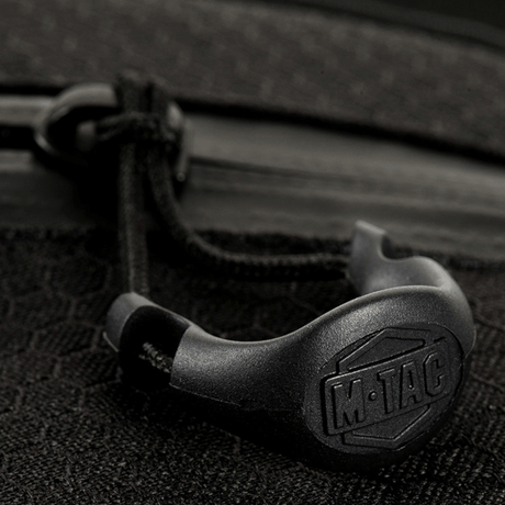 Lähikuva M-Tac Sling Pistoltaske Elite Hexin vetoketjusta ja yksityiskohdista.