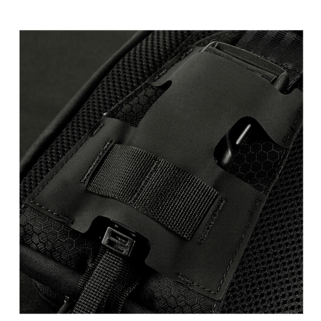 Yksityiskohta M-Tac Sling Pistoltaske Elite Hexistä, säädettävä olkahihna ja Cordura-materiaali.