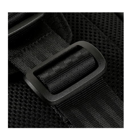 Lähikuva M-Tac Sling Pistoltaske Elite Hexin säädettävästä olkahihnasta, jossa vankka solki.
