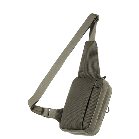 M-Tac Sling Pistoltaske Elite Hex Cordura 1000D:ssä, mukava ja tyylikäs, säädettävä olkahihna ja YKK-vedoketjut, sivulta nähtynä.