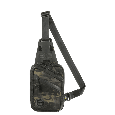 M-Tac Sling Pistoltaske Elite Hex Cordura-kankaasta, maastokuvio, säädettävä olkahihna ja tilavat osastot piilotettuun aseen kuljetukseen.