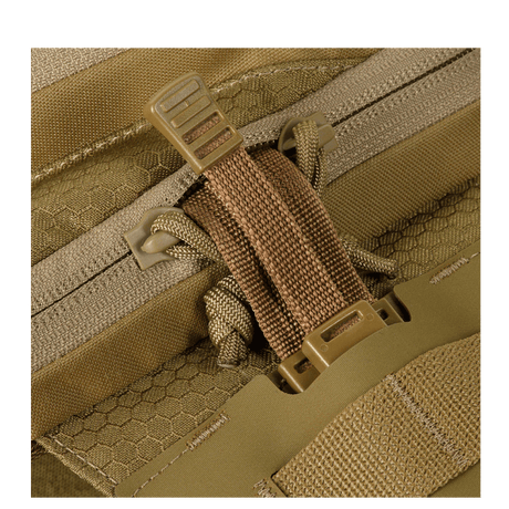 M-Tac Sling Pistoltaske Elite Hex -yksityiskohta, näyttää Cordura Hex -kankaan ja YKK-vedoketjun tyylikkäässä ja kestävässä aseen laukussa.