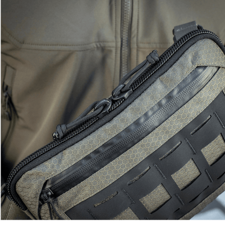 M-Tac Admin-laukku Elite lähikuvassa, korostaa Cordura 500D -materiaalia ja YKK-vetoketjuja