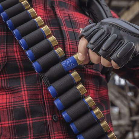 M-Tac Bandolier Elite metsästykseen patruunoiden kanssa, suunniteltu nopeaan saatavuuteen, kapasiteetti 55 patruunaa, ergonominen ja kestävä rakenne.