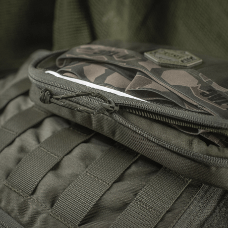 M-Tac Utility Organizer Slim Elite kestävästä Cordura 500D:stä läpinäkyvällä PVC-kalvolla ja sisäisellä Velcro-seinällä turvalliseen säilytykseen.