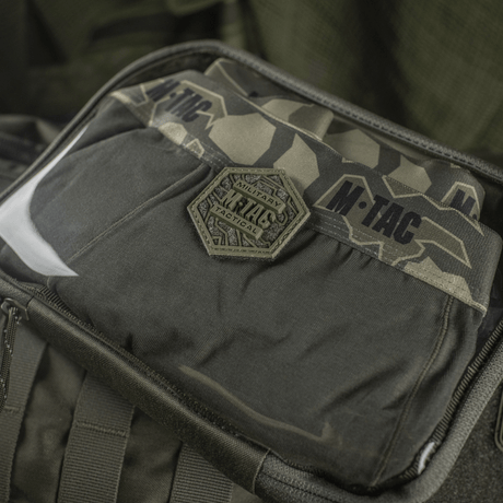 M-Tac Utility Organizer Slim Elite kestävästä Cordura 500D:stä läpinäkyvällä PVC-etuosalla turvalliseen säilytykseen ja nopeaan tunnistukseen.