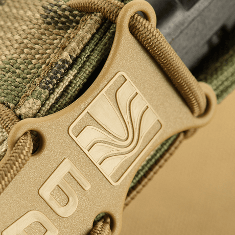 M-Tac lippastasku Kolchan AK/AR Miniille, kestävä Cordura, yksityiskohtainen lähikuva soljesta ja ompeleista, galleria-asento 1.