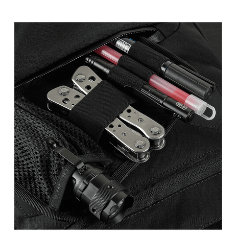 M-Tac Konvert Taske Elite, lähikuva taskuista joissa työkaluja ja välineitä, valmistettu Cordura-materiaalista.