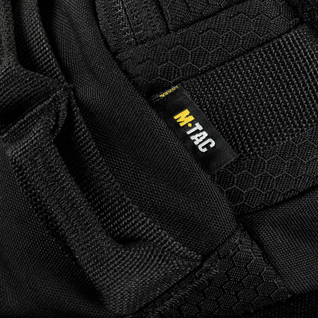 Lähikuva M‑Tac Bæltetaske Elite Hexistä Cordura-materiaalilla ja M‑Tac-logolla.