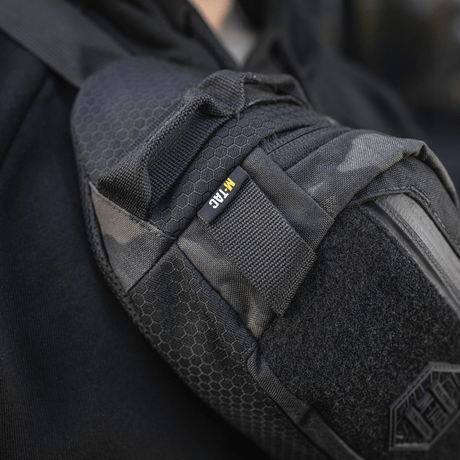 M‑Tac Elite Hex -vyölaukku Corduraa, YKK-vetoketjut ja Woojin-soljet, sopii taktiseen käyttöön ja arjen säilytykseen.