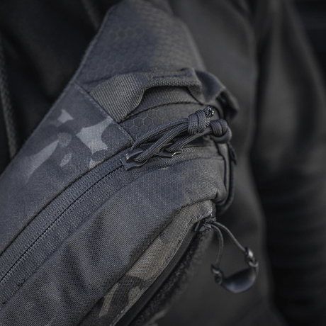 Lähikuva M‑Tac Elite Hex -vyölaukusta Cordura-materiaalilla ja YKK-vetoketjuilla, tyylikäs muotoilu, sopii taktiseen käyttöön.