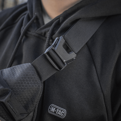 M-Tac Elite Hex -vyölaukku tyylikkäällä muotoilulla ja laadukkailla materiaaleilla, sopii arkeen ja taktiseen varustukseen.