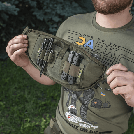 M-Tac Elite Hex -vyölaukku käytössä, kompakti muotoilu taktisen varustuksen kanssa, materiaalit Cordura 500D ja 1000D, YKK-vetoketjut ja Woojin-soljet.