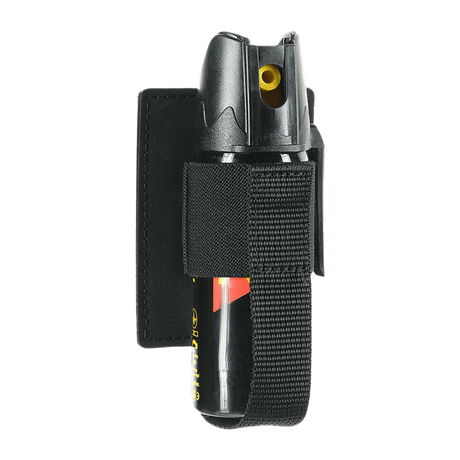 M-Tac modulaarinen pepperspray-indsats asennettuna mustaan elastikokoteloon.
