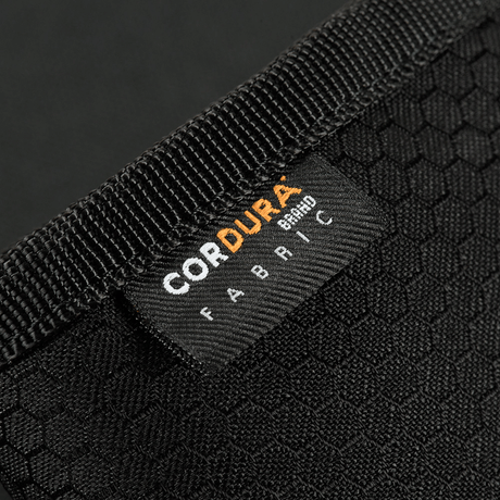 Lähikuva M-Tac Pung Elite Gen.II Hexistä Cordura Hex 1000D -kankaasta näkyvällä merkinnällä.