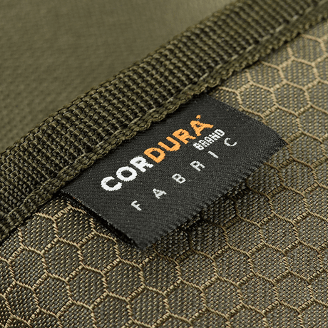 Lähikuva M-Tac Pung Elite Gen.II Hexistä Cordura Hex 1000D -kangasmerkillä, osoittaa kestävän ja tukevan materiaalin.