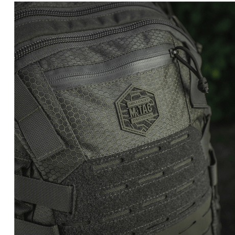M-Tac Mission Rygsæk Elite Hex Cordura-materiaalista, ergonominen muotoilu ja MOLLE LASER CUT -järjestelmä, sopiva kestävyyteen ja toiminnallisuuteen.