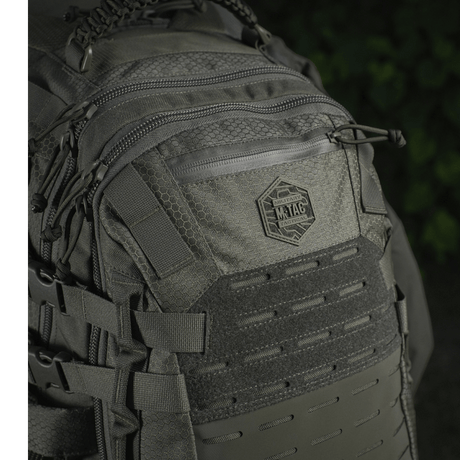M-Tac Mission Rygsæk Elite Hex -reppu Cordura 1000D:llä, tyylikäs muotoilu ja MOLLE LASER CUT -järjestelmä lisätaskuja varten.