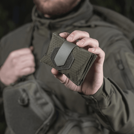 M-Tac City Med Pouch Hex, kulutusta kestävä kuusikulmio-kuvioitu ripstop-kangas, kompakti ensiapupakkaus, galleria-asento 1.