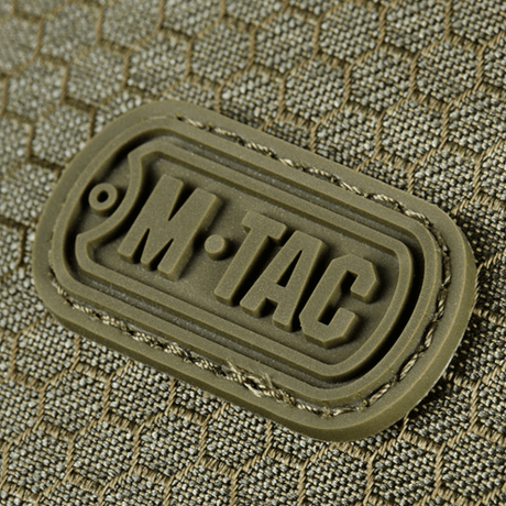M-Tac Cross Taske Slim Elite Hex -logo tyylikkäällä Cordura-laukulla, näyttää tuotteen kestävyyden ja laadun.