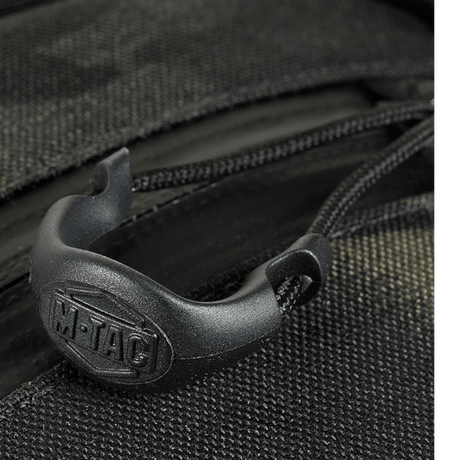 Lähikuva M-Tac Cross Taske Slim Elite Hex -laukusta, valmistettu kestävästä Cordura 500:sta, mustat YKK-vetoketjut.