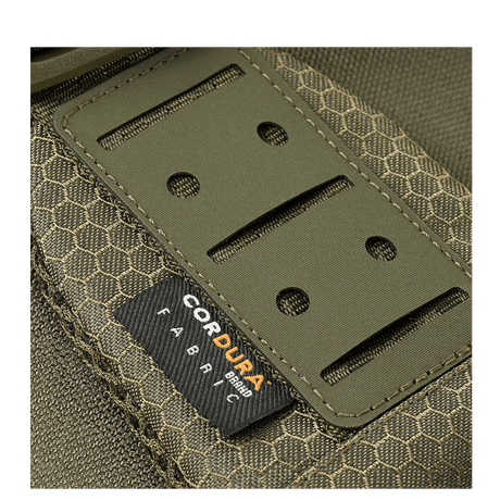 M-Tac Cross Taske Slim Elite Hex Cordura 500- ja Cordura Hex -materiaaleista, esittelee laukun tukevat ja tyylikkäät muotoiluelementit.