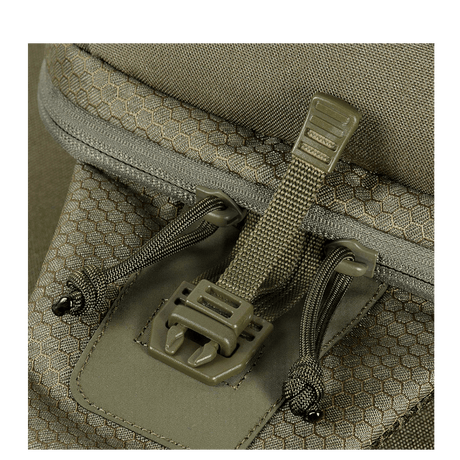 M-Tac Cross Taske Slim Elite Hex yksityiskohta Cordura-materiaalista ja YKK-vetoketjuista.