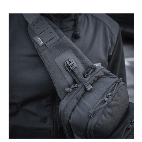 M-Tac Cross Taske Slim Elite Hex, kulutuksenkestävä Cordura-materiaali, säädettävä remmi, moderni muotoilu, täydellinen arkeen.