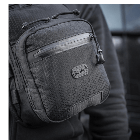 M-Tac Cross Taske Slim Elite Hex Cordura Hex -materiaalista säädettävällä olkaremillä.