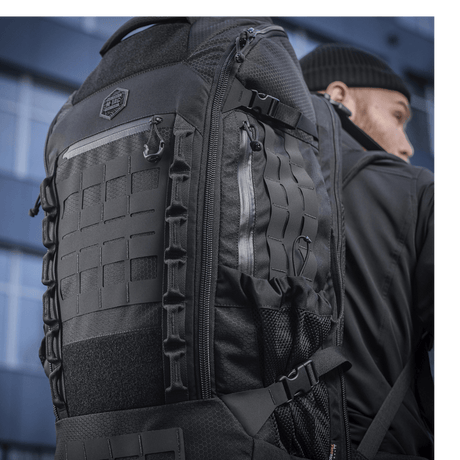 M-Tac Rygsæk Large Elite Hex Gen. IV mustana, ergonominen muotoilu ja toiminnallinen säilytys, valmistettu kestävästä Cordura-kankaasta.