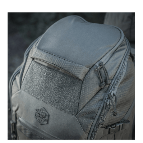 M-Tac reppu Large Elite Hex Gen. IV kestävästä Cordura-materiaalista, suunniteltu ergonomiseen mukavuuteen ja kestävyyteen.