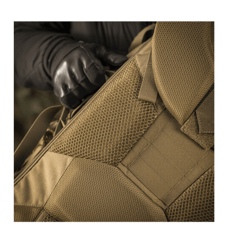Lähikuva M-Tac reppu Large Elite Hex Gen. IV kestävästä Cordura-materiaalista.