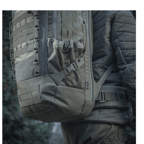 M-Tac reppu Large Elite Hex Gen. IV kestävästä Cordura-kankaasta, ergonomisesti suunniteltu monipuoliseen ja kestävään käyttöön, nähty takaa.