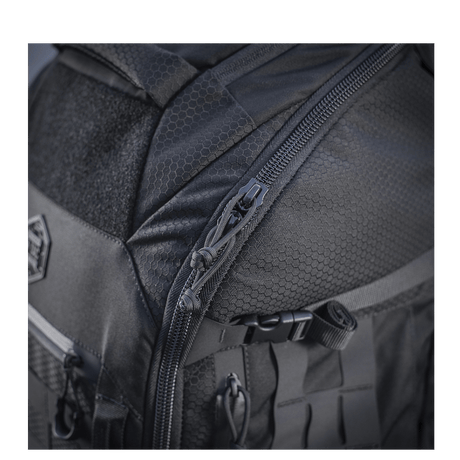 Lähikuva M-Tac Rygsæk Large Elite Hex Gen. IV -repusta kulutusta kestävässä Cordura-materiaalissa, suunniteltu kestävyydelle ja tyylille.