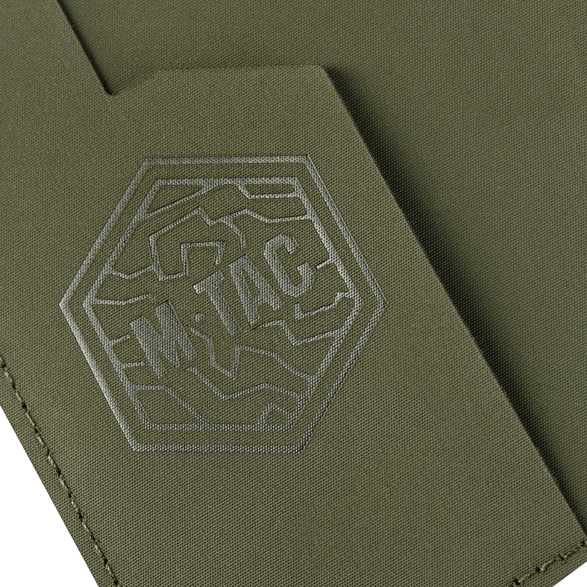M‑Tac Pascover i olivengrøn med stilfuldt logo, beskytter pas mod slid, designet til ukrainske og udenlandske pas.