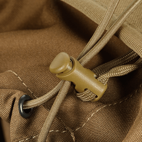 Lähikuva M‑Tac Magasinsæk Dump Pouch Lite Elite Cordura 500D -materiaalista quick-pull -lukituksella ja tyhjennettyä pohjaa osoittavalla yksityiskohdalla.