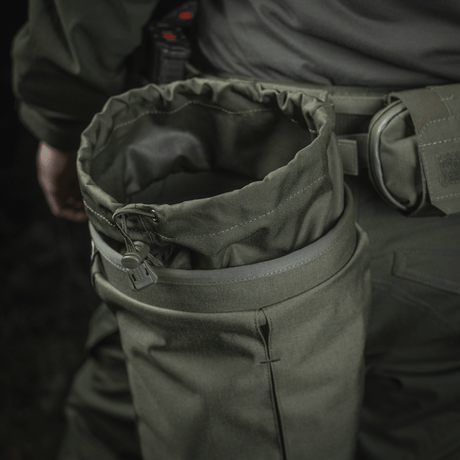 M‑Tac Magasinsæk Dump Pouch Lite Elite Cordura 500D:llä kiinnitettynä vyöhön, näyttää quick-pull-sulkimet ja kestävä rakenne.
