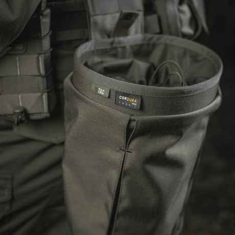 M‑Tac Magasinsæk Dump Pouch Lite Elite kiinnitetty MOLLEen, valmistettu Cordura 500D:stä, nopealukitus ja rei'itys.