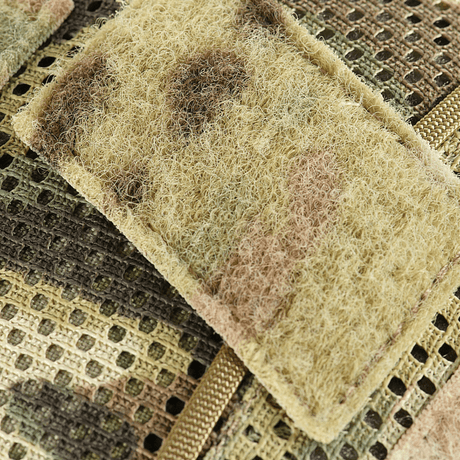 M‑Tac Hjelmcover Shroud Elite i MULTICAM camouflage med Cordura 500D og mesh design, viser velcro for ID, patch eller lys.